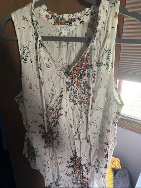 Market & Spruce White Floral Button-Front Sleeveless Camisole